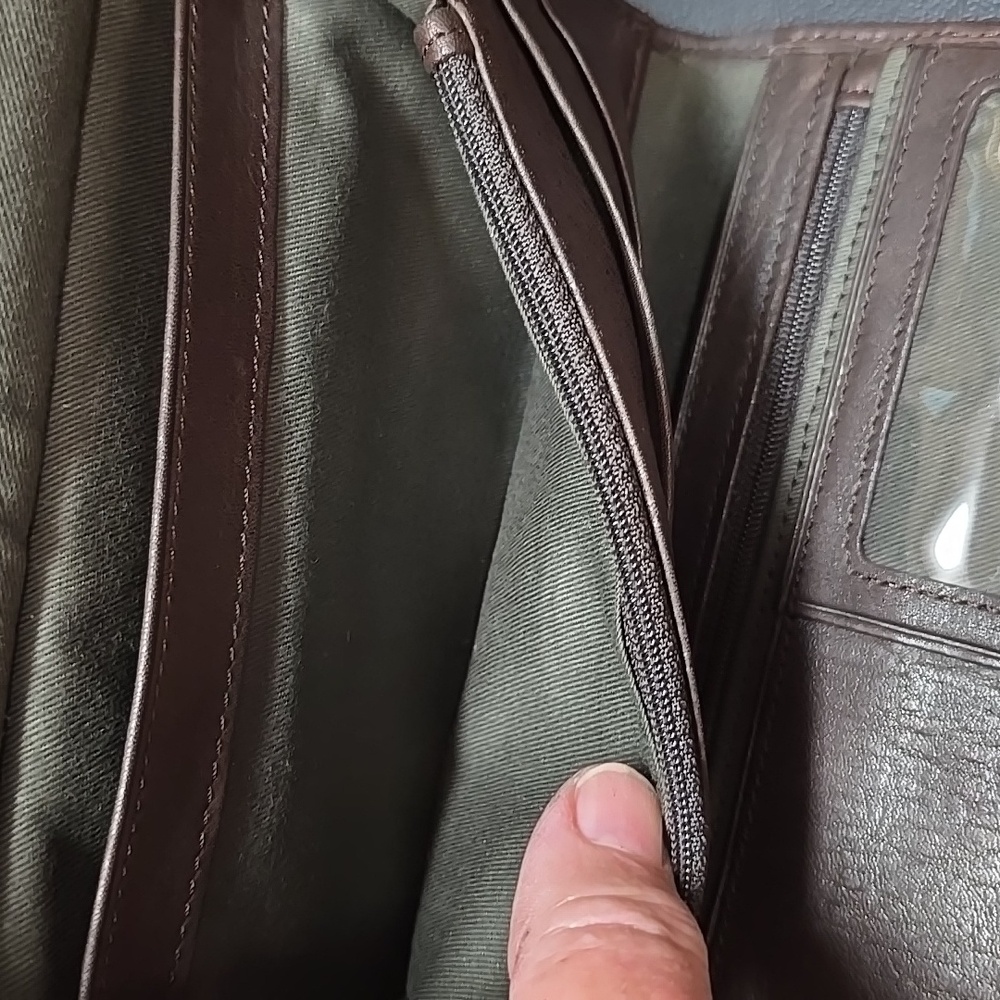 Fossil Brown Leather Clutch with Wristlet and Elegant Design 7.75" Length X 5" W - Picture 3 of 10